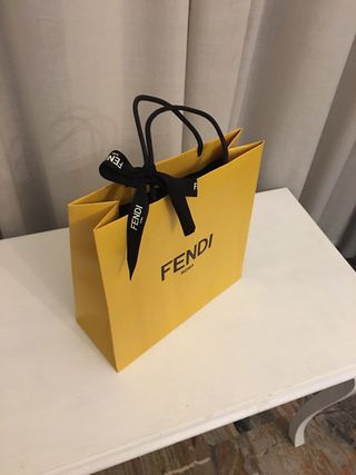 Busta Fendi gialla con fiocco nero
