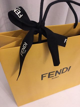 Busta Fendi gialla con fiocco nero