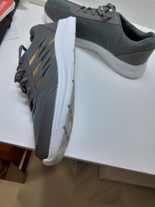 Zapatillas Grises Casual Talla 43. Perfecto estado