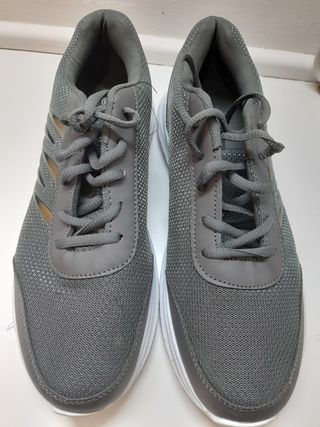 Zapatillas Grises Casual Talla 43. Perfecto estado