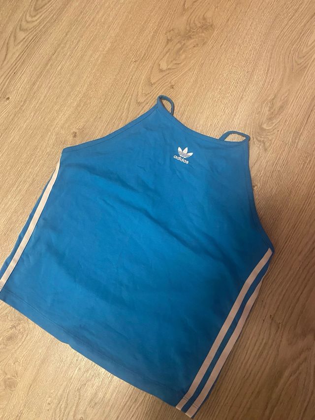 Top corto Adidas azul