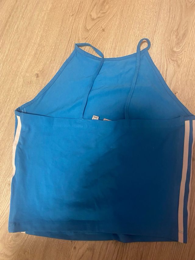 Top corto Adidas azul