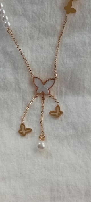 Collar con abalorios de mariposas 