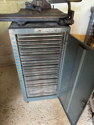 Armario de metal para tipografiaCortadora antigua