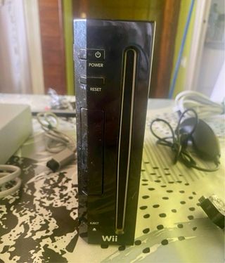 Wii Negra + 4 juegos + Accesorios varios !!!