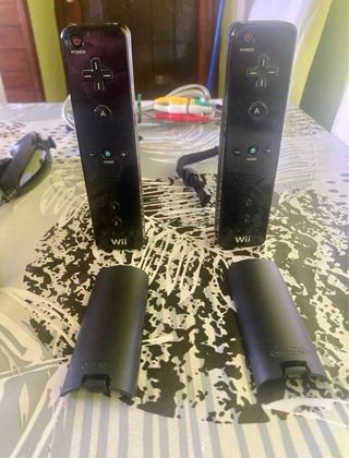 Wii Negra + 4 juegos + Accesorios varios !!!