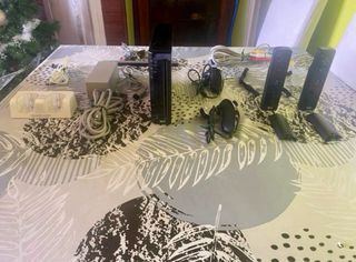 Wii Negra + 4 juegos + Accesorios varios !!!