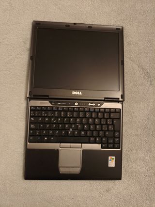 Portátil DELL Latitude D140 –Para reparar o piezas