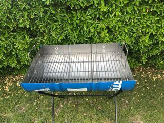 barbacoa con parrilla reforzada