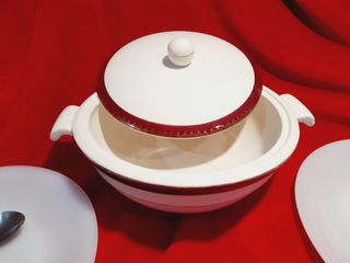 SOPERA Y VAJILLA PARA 2 + SORPRESA