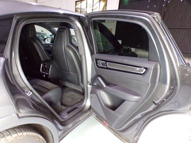 PORSCHE Cayenne Coupé GTS