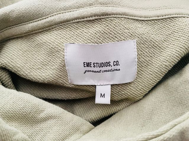 Sudadera EME verde con capucha.Talla M. Está nueva