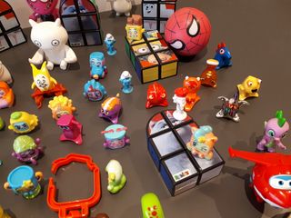 Lote juguetes pequeños licencia