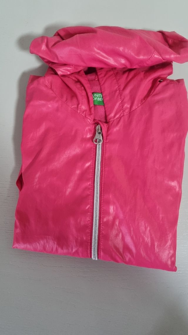 Chaqueta cortavientos color fresa t.6-7