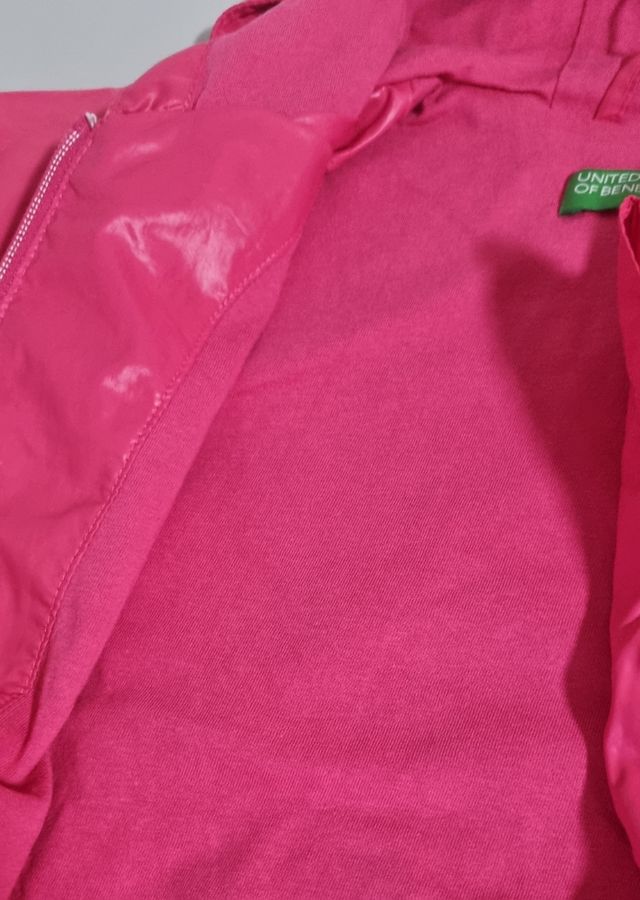 Chaqueta cortavientos color fresa t.6-7