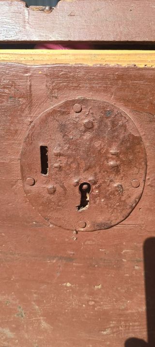 Cassapanca antica in legno marrone