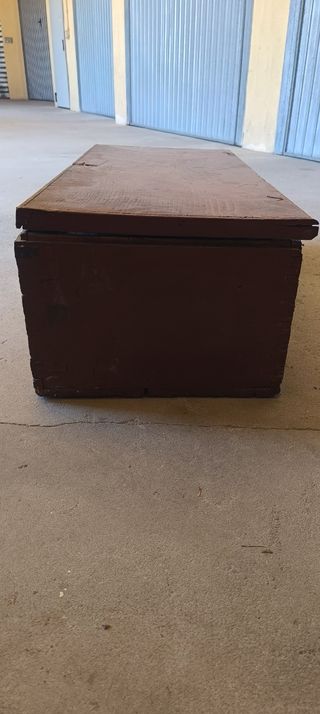 Cassapanca antica in legno marrone