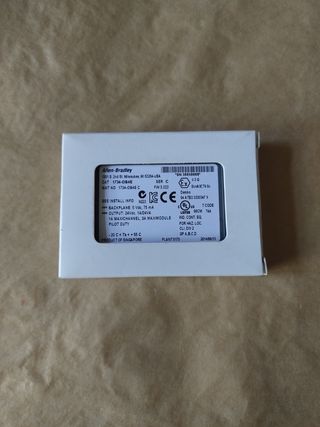 Allen Bradley 1734-0B4E Scheda PLC Output
24Vdc