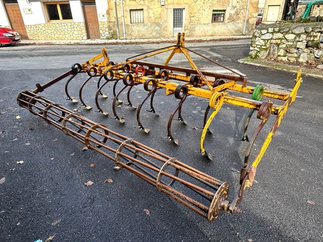 Cultivador agrícola usado