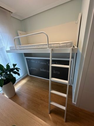 Literas abatibles grises y blancas