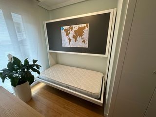 Literas abatibles grises y blancas