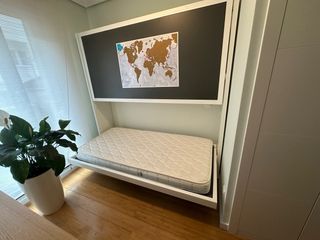 Literas abatibles grises y blancas