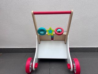 Andador musical infantil de madera