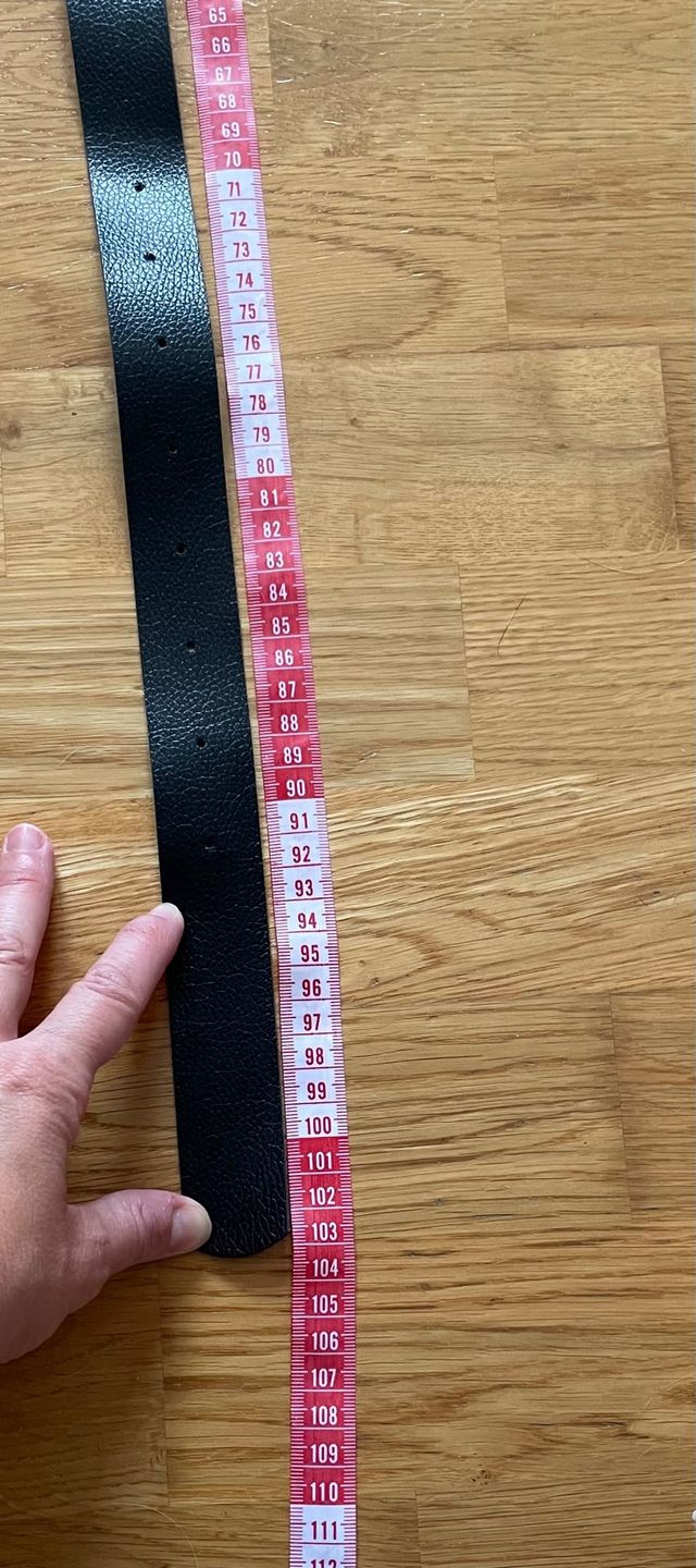 Cinturón negro hebilla dorada