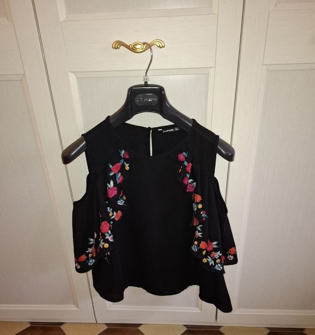 Blusa Stradivarius ricamo fiori