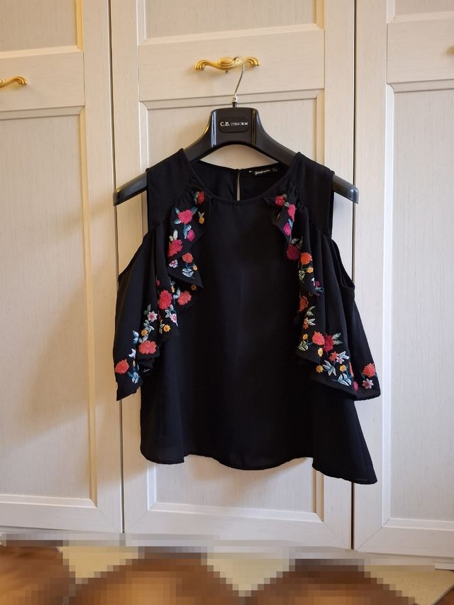 Blusa Stradivarius ricamo fiori