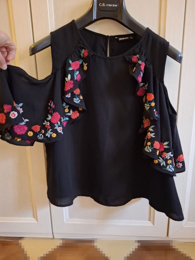 Blusa Stradivarius ricamo fiori