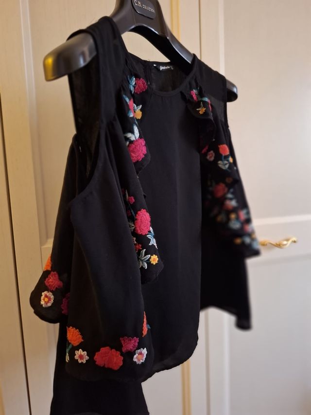 Blusa Stradivarius ricamo fiori