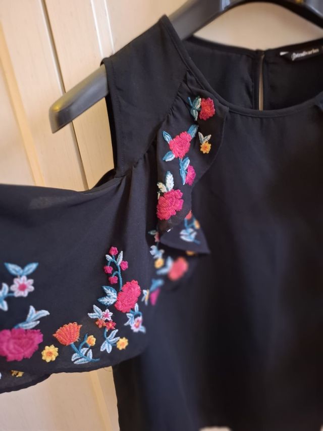 Blusa Stradivarius ricamo fiori