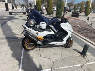 Scooter Yamaha TMAX 500 blanca