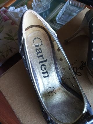 Zapatos fiesta Garlen. Roces de uso suela.