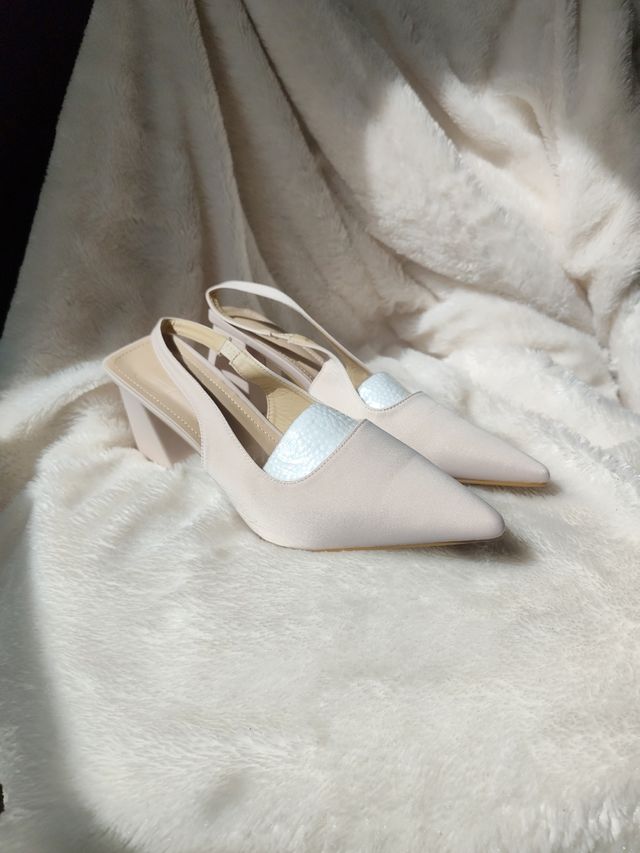 Zapatos tacón destalonado nude