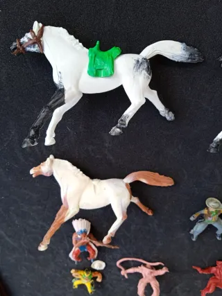 Lote de figuras M. Sotorres y Reigon.