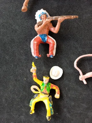 Lote de figuras M. Sotorres y Reigon.