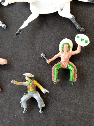 Lote de figuras M. Sotorres y Reigon.