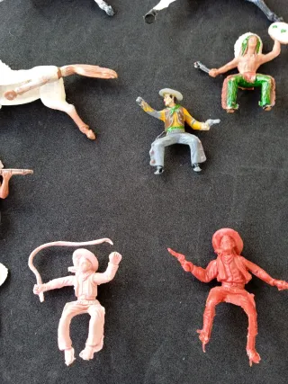 Lote de figuras M. Sotorres y Reigon.