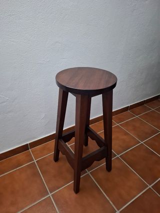 Taburete madera marrón