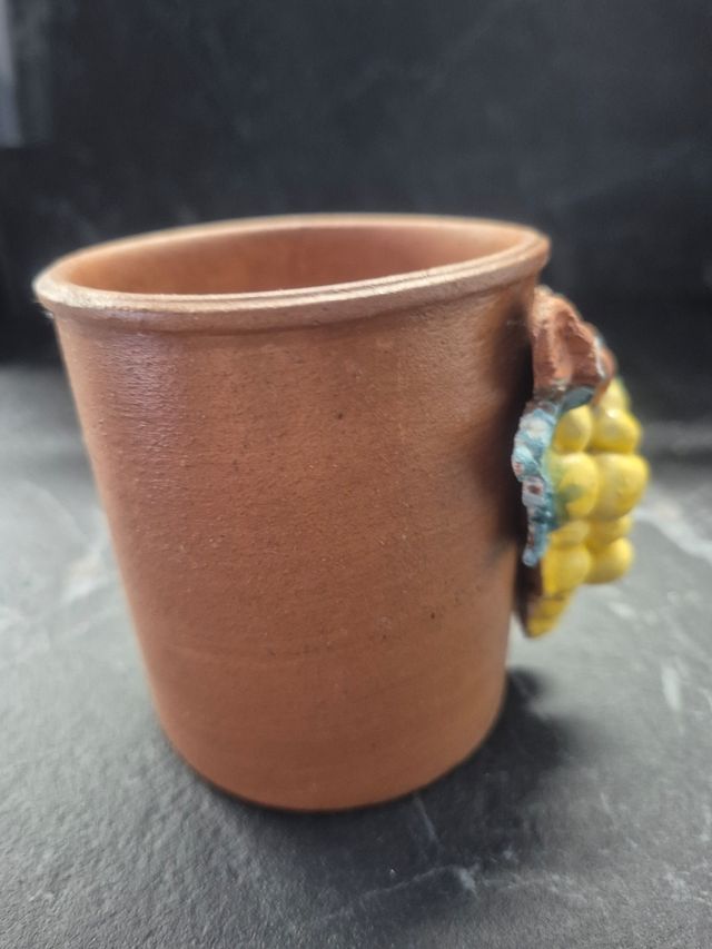 Tazza in terracotta decorata