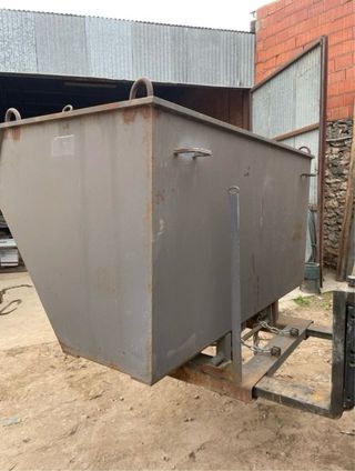 Contenedor de chapa basculante