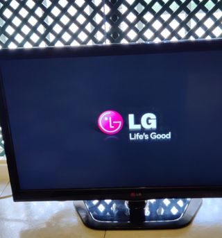 TELEVISOR LG . MODELO 26LN450B.
NO TIENE MANDO.