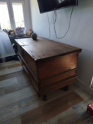 Baúl antiguo de madera