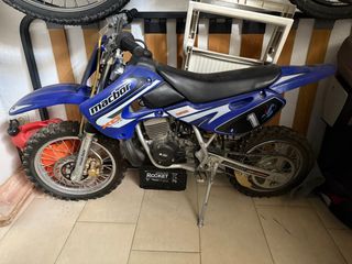 Moto Macbor niño/a regalo casco y protecciones