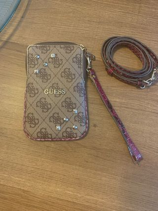 Bolso telefono/portamonedas/documentacion Guess