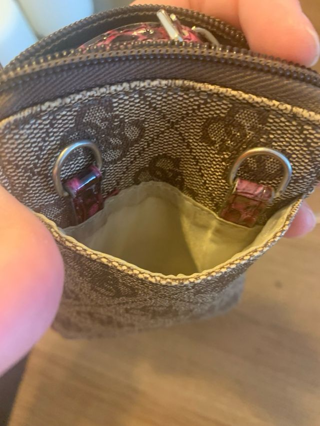 Bolso telefono/portamonedas/documentacion Guess