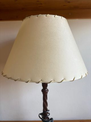 Lámpara sobremesa madera -