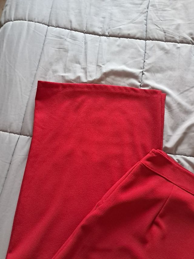 Pantalón rojo talla L